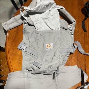 Excellent condition, Light Gray Ergobaby
